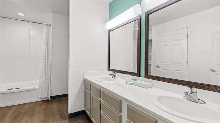 MainStay Suites Las Vegas Flamingo Room