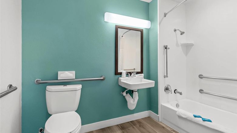<b>MainStay Suites Las Vegas Flamingo Room</b>. Images powered by <a href="https://iceportal.shijigroup.com/" title="IcePortal" target="_blank">IcePortal</a>.