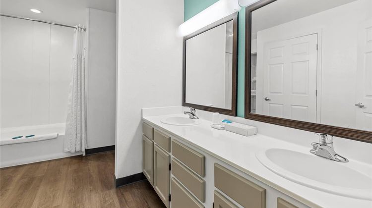 MainStay Suites Las Vegas Flamingo Room