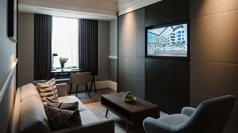 <b>Grand Park City Hall Suite</b>. Images powered by <a href="https://iceportal.shijigroup.com/" title="IcePortal" target="_blank">IcePortal</a>.
