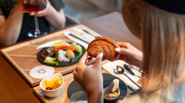 <b>Park Hotel Kyoto Restaurant</b>. Images powered by <a href="https://iceportal.shijigroup.com/" title="IcePortal" target="_blank">IcePortal</a>.