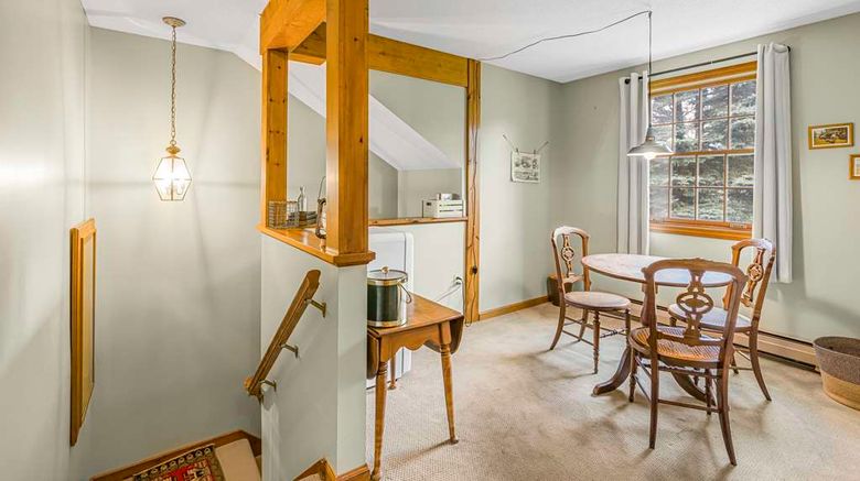 <b>Aspen Motel Suite</b>. Images powered by <a href="https://iceportal.shijigroup.com/" title="IcePortal" target="_blank">IcePortal</a>.