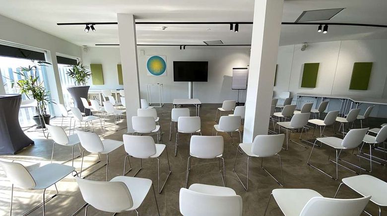 <b>Avaneo Hotel Meeting</b>. Images powered by <a href="https://iceportal.shijigroup.com/" title="IcePortal" target="_blank">IcePortal</a>.