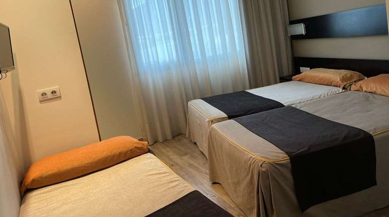 <b>Hotel Cross Elorz Room</b>. Images powered by <a href="https://iceportal.shijigroup.com/" title="IcePortal" target="_blank">IcePortal</a>.