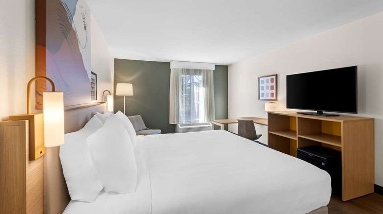 <b>Spark by Hilton Calhoun Room</b>. Images powered by <a href="https://iceportal.shijigroup.com/" title="IcePortal" target="_blank">IcePortal</a>.