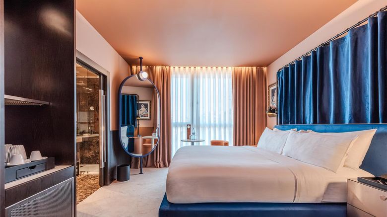 <b>Porto Curio Collection Room</b>. Images powered by <a href="https://iceportal.shijigroup.com/" title="IcePortal" target="_blank">IcePortal</a>.