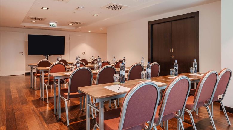 <b>Porto Curio Collection Meeting</b>. Images powered by <a href="https://iceportal.shijigroup.com/" title="IcePortal" target="_blank">IcePortal</a>.