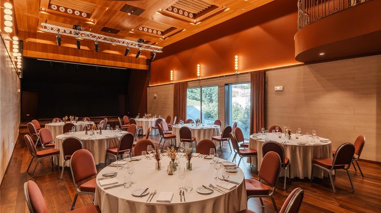 <b>Porto Curio Collection Meeting</b>. Images powered by <a href="https://iceportal.shijigroup.com/" title="IcePortal" target="_blank">IcePortal</a>.