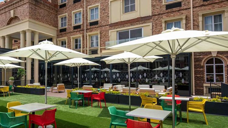 Hampton by Hilton Sandton Grayston Exterior