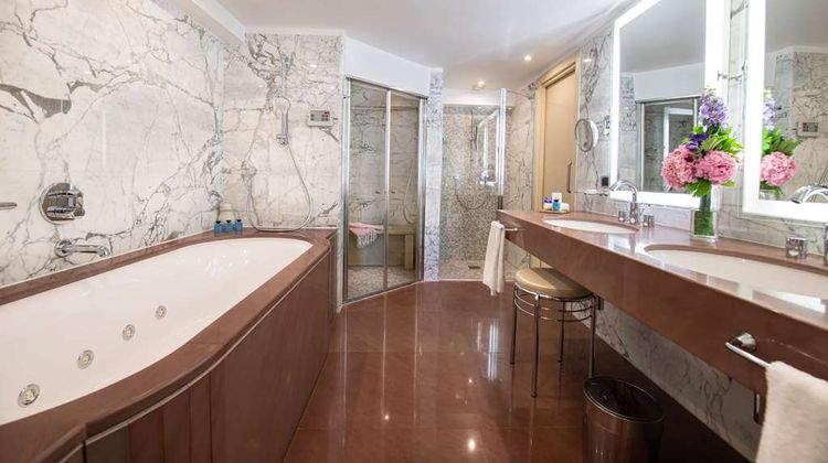 Hotel Port Palace Suite