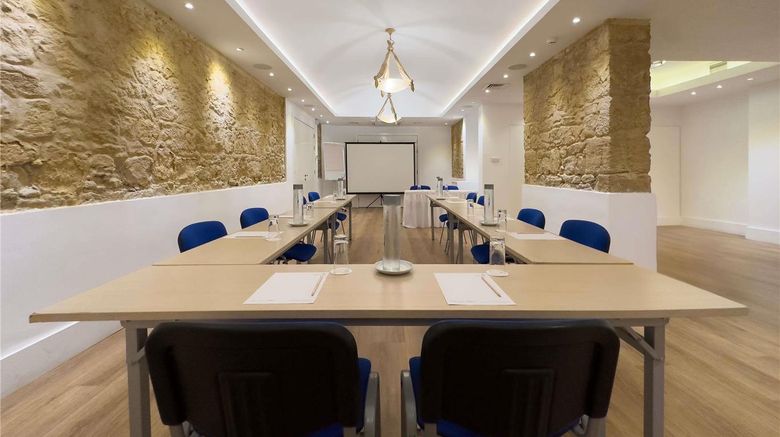 <b>Classic Hotel Meeting</b>. Images powered by <a href="https://iceportal.shijigroup.com/" title="IcePortal" target="_blank">IcePortal</a>.