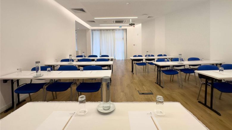 <b>Classic Hotel Meeting</b>. Images powered by <a href="https://iceportal.shijigroup.com/" title="IcePortal" target="_blank">IcePortal</a>.