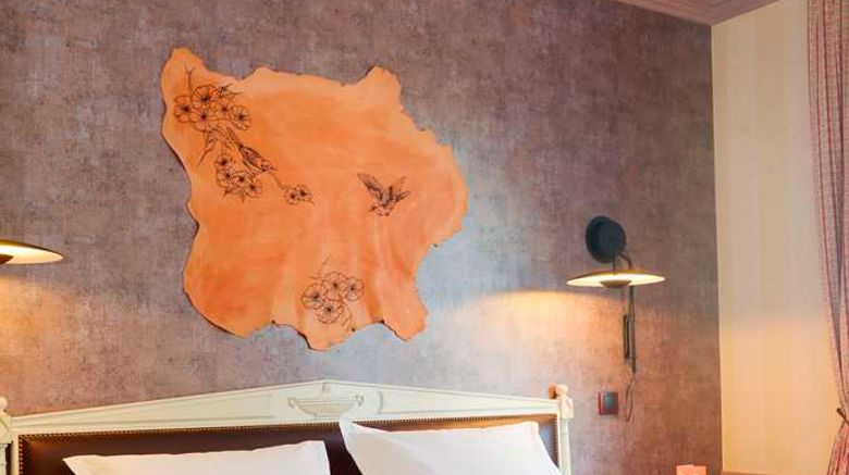 <b>Chateau de l'Yeuse Room</b>. Images powered by <a href="https://iceportal.shijigroup.com/" title="IcePortal" target="_blank">IcePortal</a>.