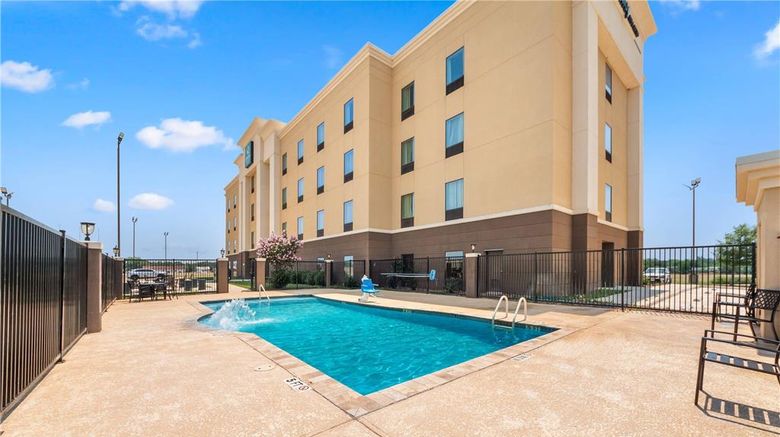 <b>Quality Inn & Suites Pearsall Pool</b>. Images powered by <a href="https://iceportal.shijigroup.com/" title="IcePortal" target="_blank">IcePortal</a>.