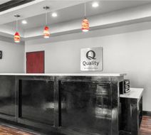 Quality Inn & Suites Pearsall Lobby