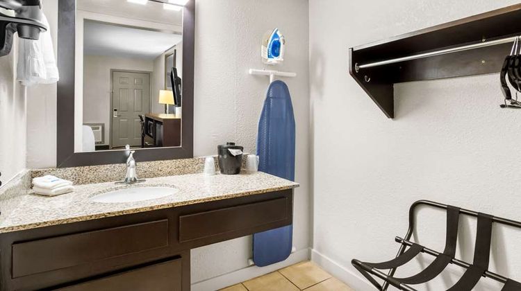 Rodeway Inn Waco Downtown near University Room