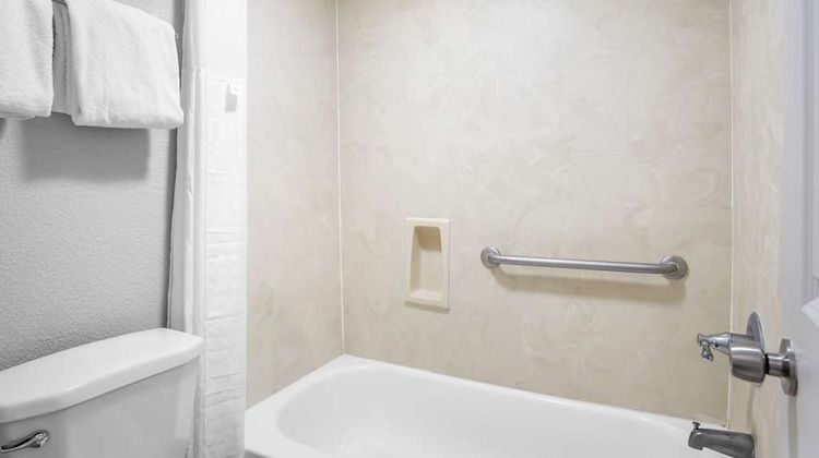 Rodeway Inn Waco Downtown near University Room