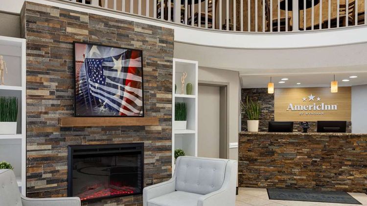 AmericInn Grand Rapids Airport North Lobby