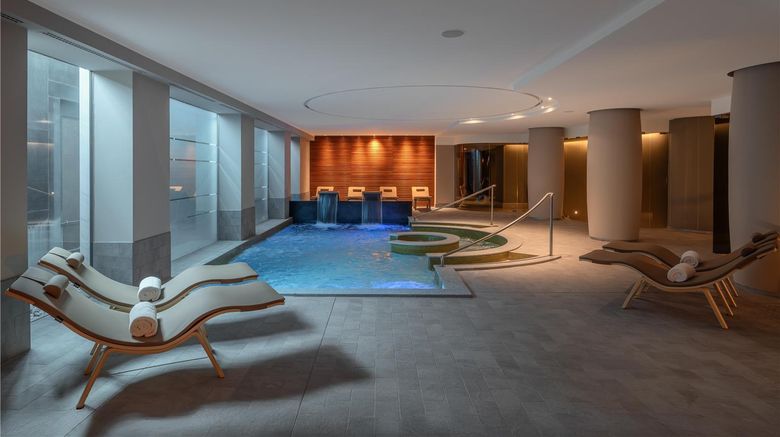<b>Hilton Turin Centre Pool</b>. Images powered by <a href="https://iceportal.shijigroup.com/" title="IcePortal" target="_blank">IcePortal</a>.