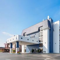 Clarion Inn & Suites near Leconte Ctr