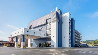 Clarion Inn & Suites near Leconte Ctr