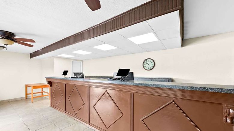 <b>Clarion Inn & Suites near Leconte Ctr Lobby</b>. Images powered by <a href="https://iceportal.shijigroup.com/" title="IcePortal" target="_blank">IcePortal</a>.