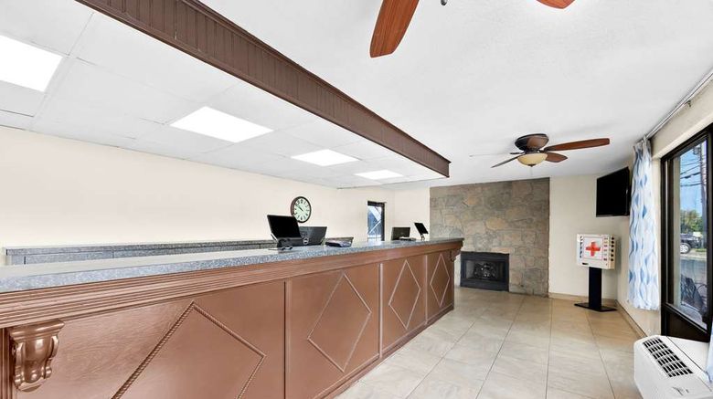 <b>Clarion Inn & Suites near Leconte Ctr Lobby</b>. Images powered by <a href="https://iceportal.shijigroup.com/" title="IcePortal" target="_blank">IcePortal</a>.