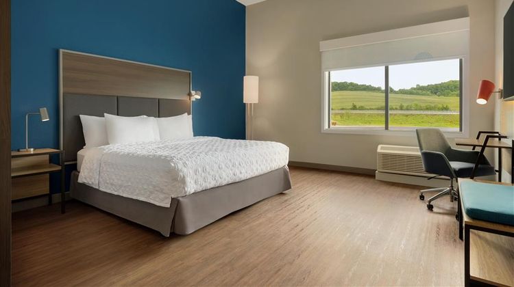 Tru by Hilton West Bristol TN Room