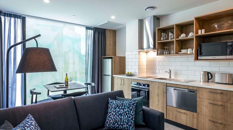 <b>Quest on Cambridge Room</b>. Images powered by <a href="https://iceportal.shijigroup.com/" title="IcePortal" target="_blank">IcePortal</a>.