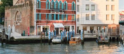 Hotel Santa Chiara Exterior