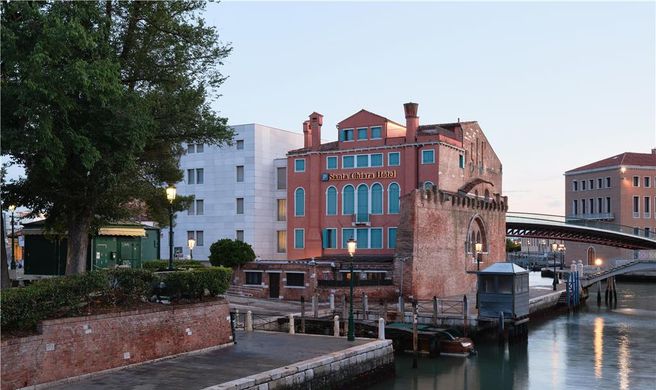 Hotel Santa Chiara Exterior