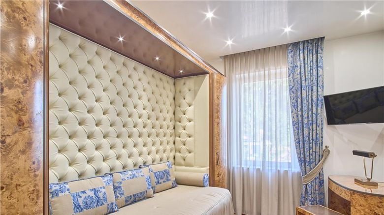 <b>Hotel Santa Chiara Room</b>. Images powered by <a href="https://iceportal.shijigroup.com/" title="IcePortal" target="_blank">IcePortal</a>.
