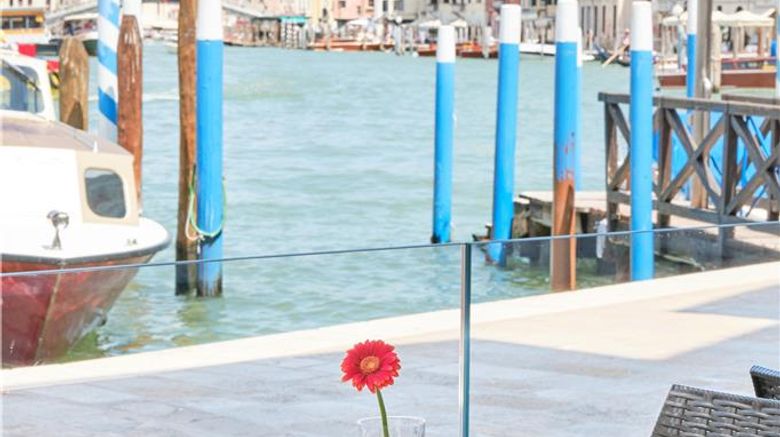 <b>Hotel Santa Chiara Restaurant</b>. Images powered by <a href="https://iceportal.shijigroup.com/" title="IcePortal" target="_blank">IcePortal</a>.