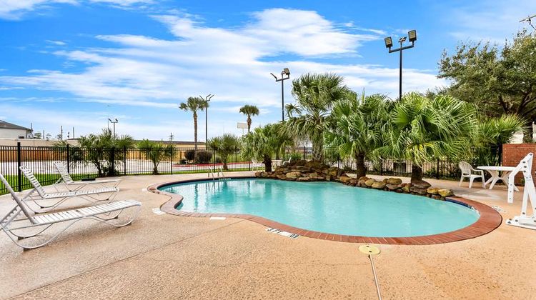 Sonesta Essential Beaumont Pool