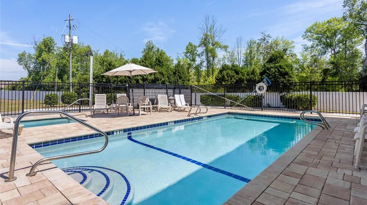 Jesup Inn & Suites Pool
