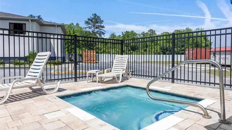 Jesup Inn & Suites Pool