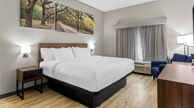 Jesup Inn & Suites Room