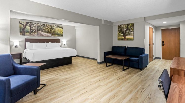 Jesup Inn & Suites Suite