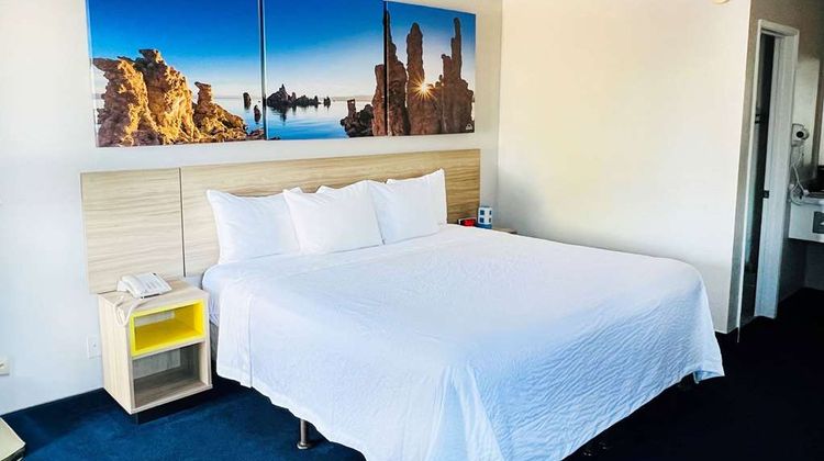 Days Inn by Wyndham Ridgecrest Room