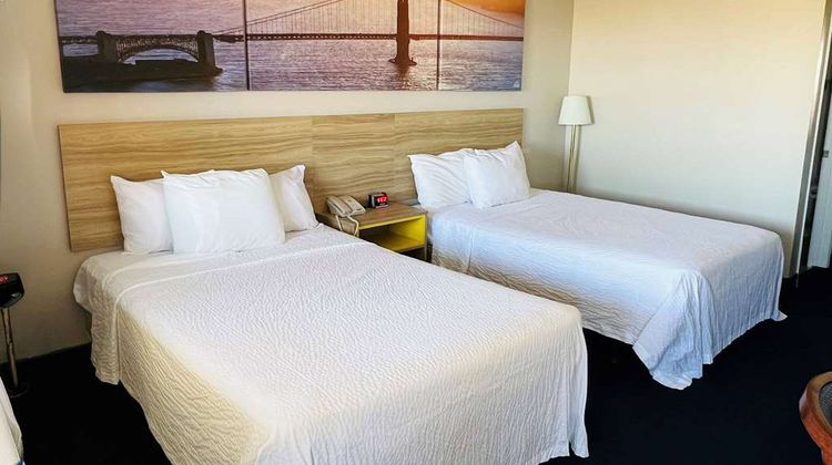 Days Inn by Wyndham Ridgecrest Room