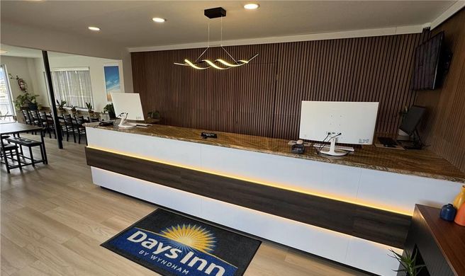 Days Inn by Wyndham Ridgecrest Lobby