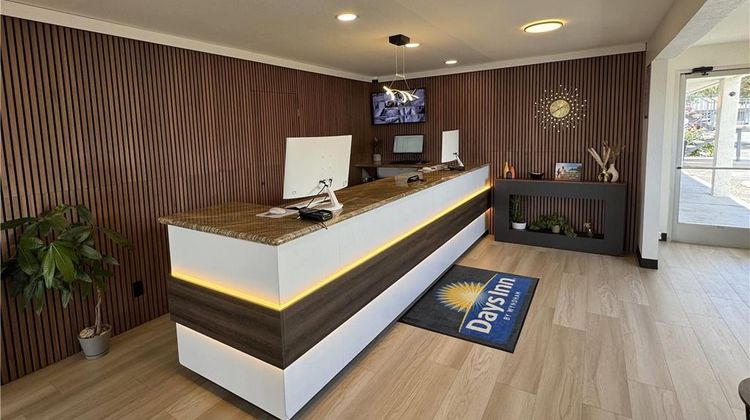 Days Inn by Wyndham Ridgecrest Lobby