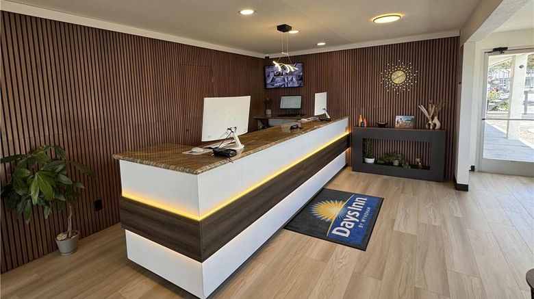 <b>Days Inn by Wyndham Ridgecrest Lobby</b>. Images powered by <a href="https://iceportal.shijigroup.com/" title="IcePortal" target="_blank">IcePortal</a>.