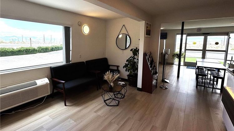 Days Inn by Wyndham Ridgecrest Lobby