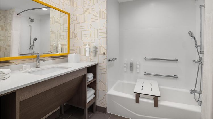 Home2 Suites by Hilton Muncie Room