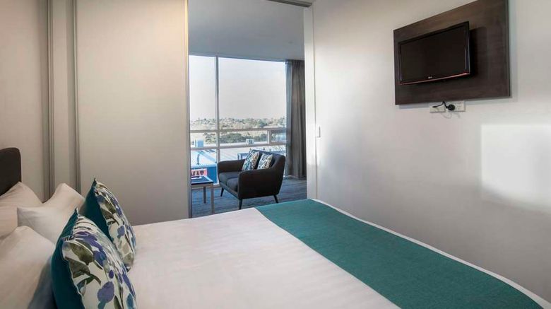 <b>Quest Henderson Room</b>. Images powered by <a href="https://iceportal.shijigroup.com/" title="IcePortal" target="_blank">IcePortal</a>.