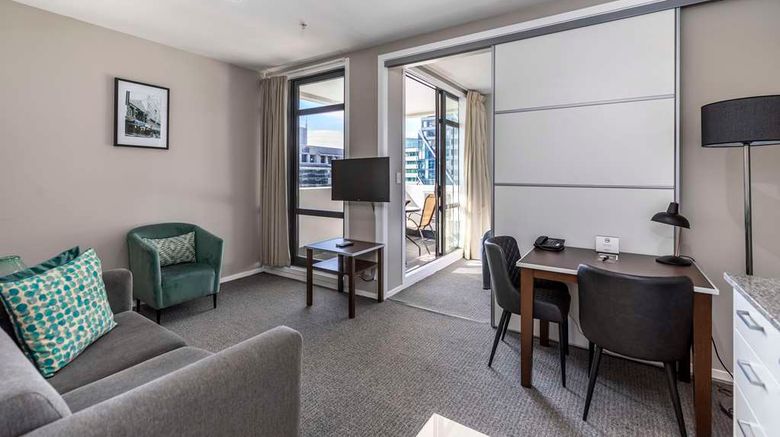 <b>Quest on Queen Suite</b>. Images powered by <a href="https://iceportal.shijigroup.com/" title="IcePortal" target="_blank">IcePortal</a>.