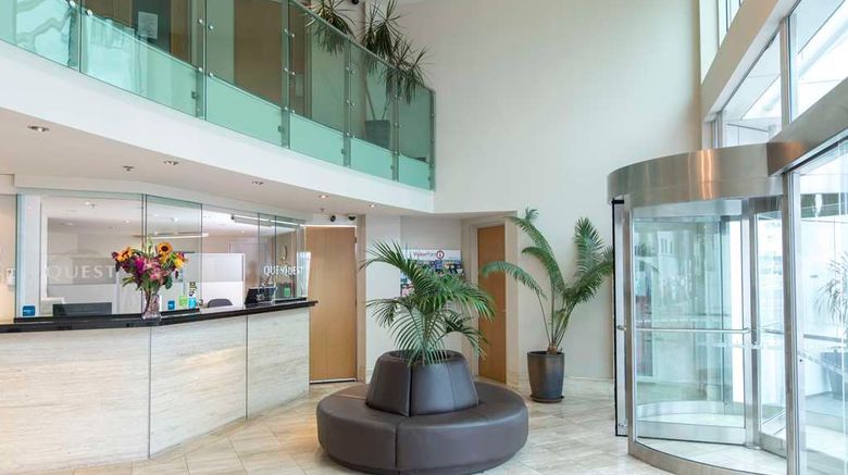 <b>Quest on Durham Lobby</b>. Images powered by <a href="https://iceportal.shijigroup.com/" title="IcePortal" target="_blank">IcePortal</a>.