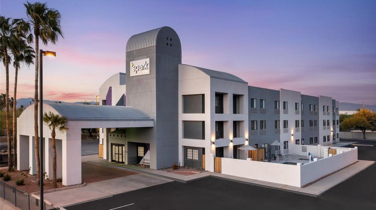 Spark by Hilton Tucson Airport Exterior