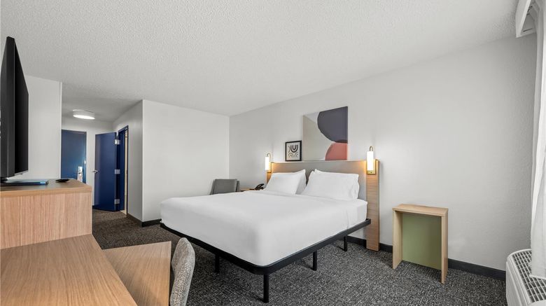 <b>Spark by Hilton Cleveland Beachwood Room</b>. Images powered by <a href="https://iceportal.shijigroup.com/" title="IcePortal" target="_blank">IcePortal</a>.